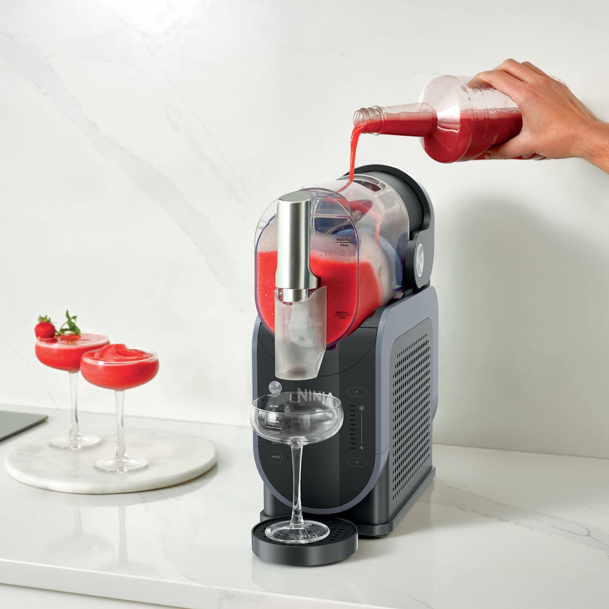 Ninja SLUSHi™ Professional Frozen Drink Maker and Tote Bag