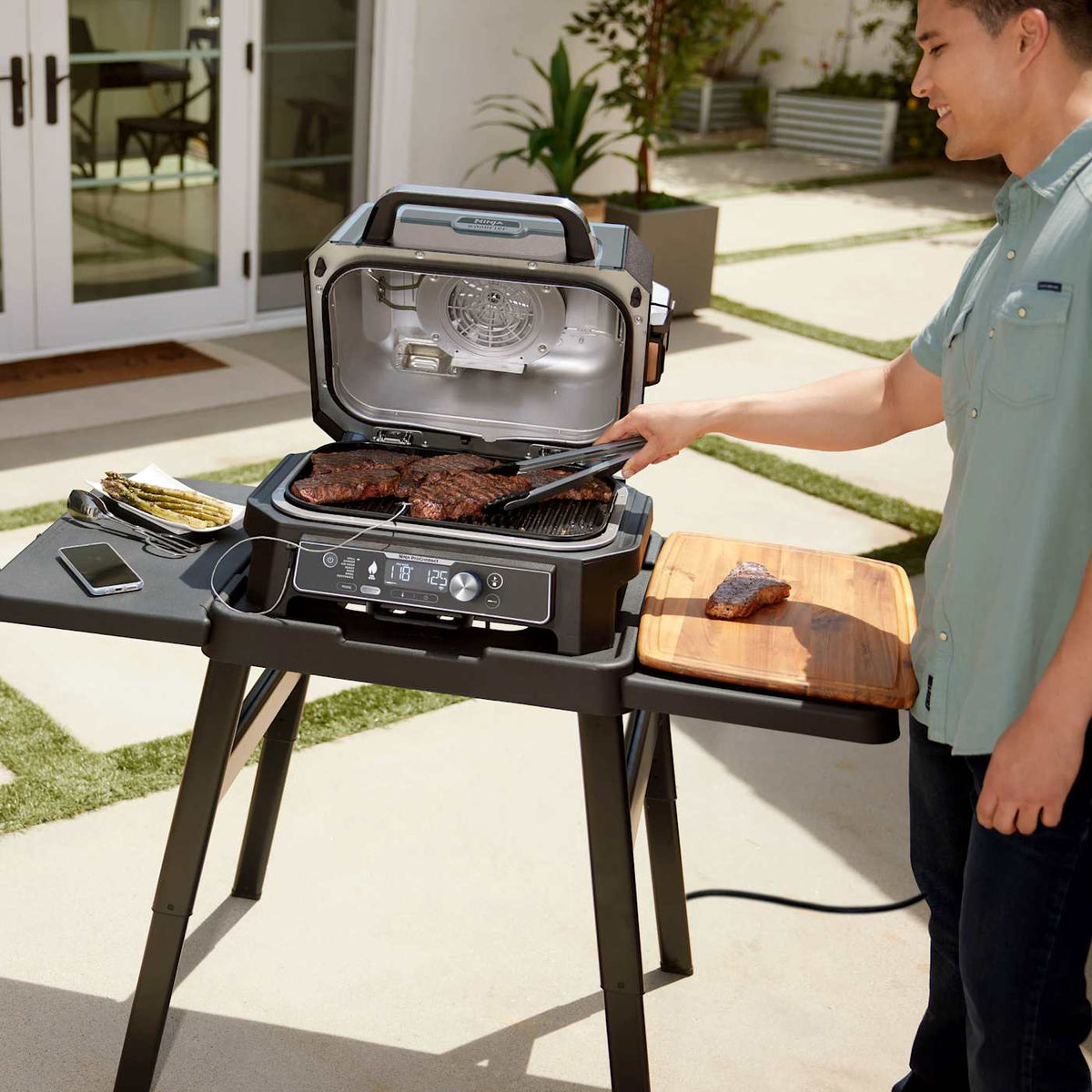 Ninja Woodfire Pro Connect™ XL Outdoor Grill & Smoker and Shark FlexBreeze Pro Mist Fan Bundle
